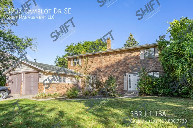 property at 3907 Camelot Dr SE