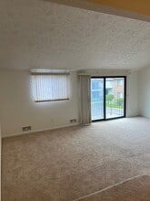 20 Great Wood Ct, Unit 20-8 in Fairport, NY - Foto de edificio - Building Photo