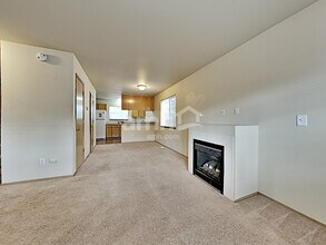 16957 SW Cashew Way in Beaverton, OR - Foto de edificio - Building Photo