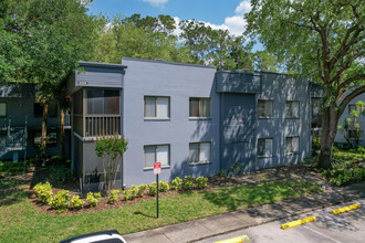 Lakeview Condominiums in Orlando, FL - Building Photo - Building Photo