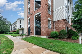 4860 Eisenhower Ave in Alexandria, VA - Building Photo - Building Photo