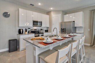 8013 Formosa Vly Pl in Kissimmee, FL - Foto de edificio - Building Photo