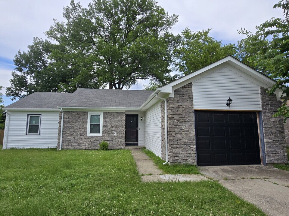 4803 E Indian Trail in Louisville, KY - Building Photo