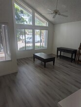 1046 Canal St, Unit 1046 Canal St. in Oxnard, CA - Foto de edificio - Building Photo