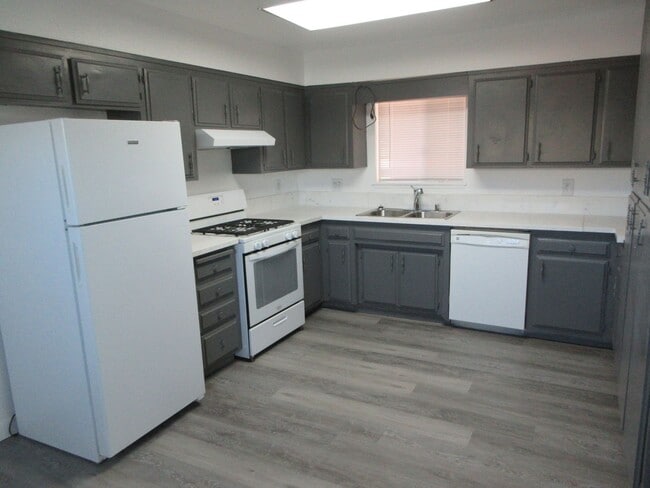 1205 W Upjohn Ave in Ridgecrest, CA - Building Photo - Building Photo