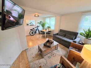 1014 Fifth Ave in Asbury Park, NJ - Foto de edificio - Building Photo