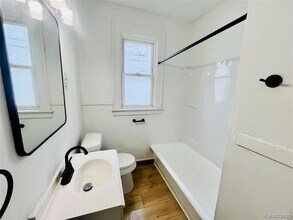 3548 St Clair St in Detroit, MI - Foto de edificio - Building Photo