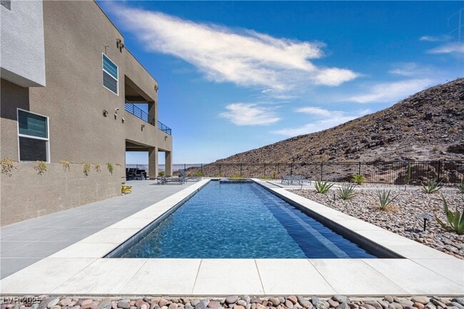 property at 318 Shaded Canyon Dr