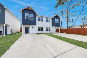 807 Avenue J in Conroe, TX - Building Photo - Building Photo