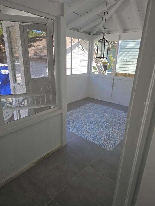 691 10th Ave S in St. Petersburg, FL - Building Photo