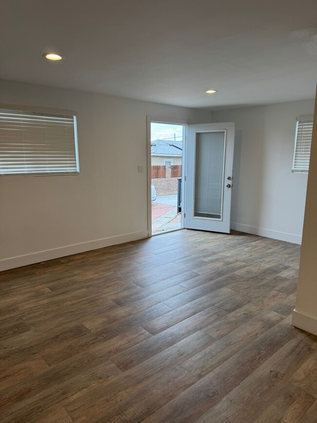2718 Ridgeway Dr, Unit 2718 A Studio in National City, CA - Foto de edificio - Building Photo