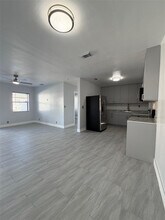 1966 NE 177th St in North Miami Beach, FL - Building Photo - Building Photo