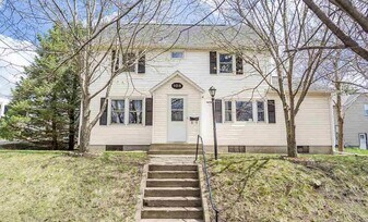 108 5th St NE in Waverly, IA - Building Photo