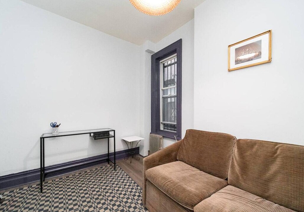 653 11th Ave in New York, NY - Foto de edificio