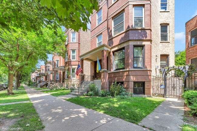 property at 2208 W Iowa St