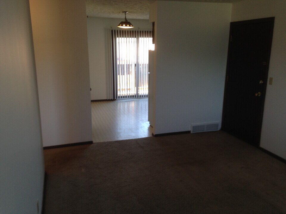 609 Kennedy Dr, Unit 603 Kennedy Drive in Grand Island, NE - Building Photo