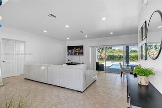 15400 SW 84th Ave in Palmetto Bay, FL - Building Photo - Building Photo