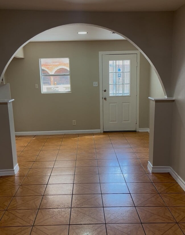 2505 San Salvador St in Laredo, TX - Building Photo - Building Photo