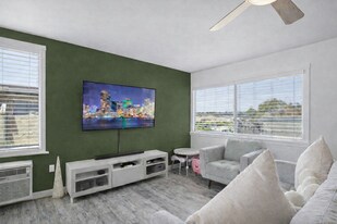6675 Mission Gorge Rd, Unit A215 in San Diego, CA - Building Photo