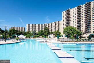 203 Yoakum Pkwy in Alexandria, VA - Building Photo - Building Photo