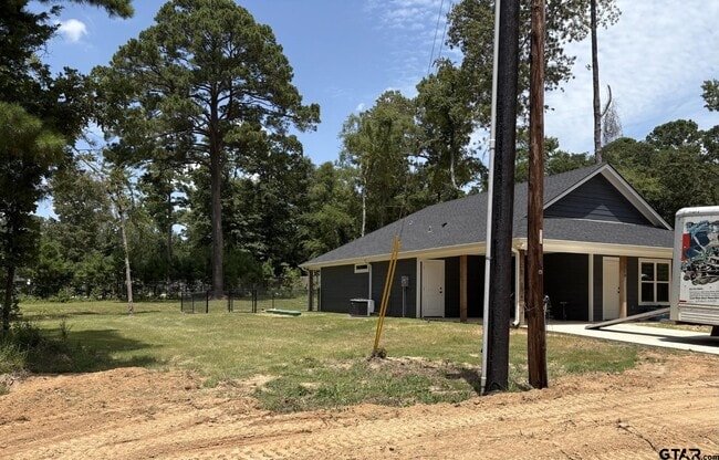 property at 518 Post Oak Dr