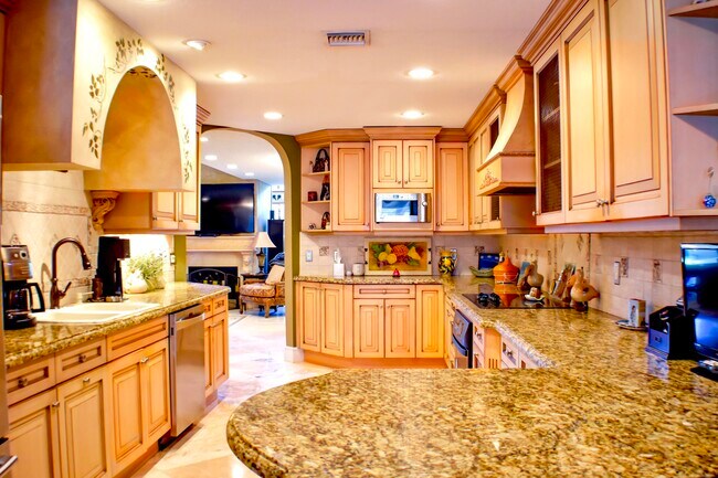 3908 S Ocean Blvd-Unit -T-6 in Highland Beach, FL - Building Photo - Building Photo