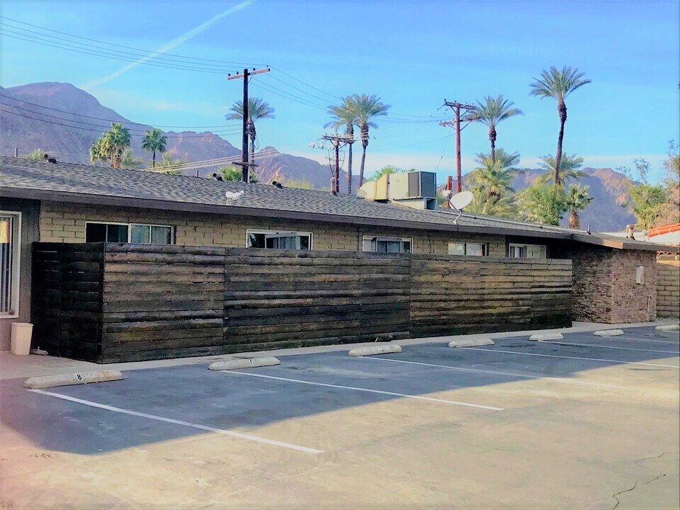 51049 Eisenhower Dr, Unit 3 in La Quinta, CA - Building Photo