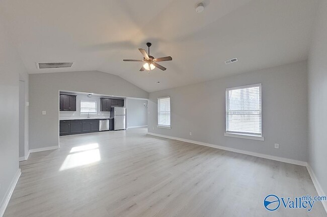 496 Ford Chapel Rd in Harvest, AL - Foto de edificio - Building Photo