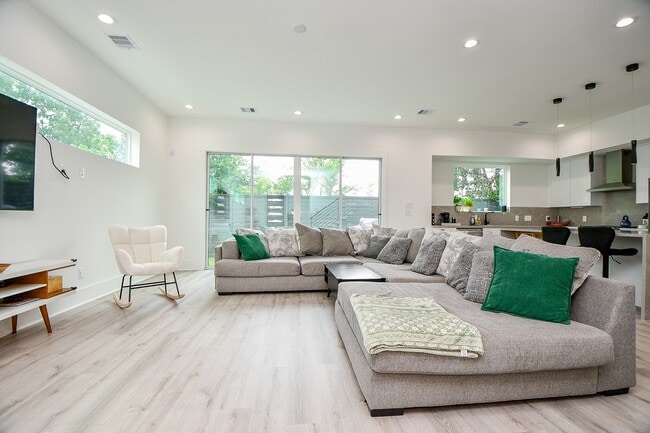 property at 7603 Jacquelyn Gdns Ln