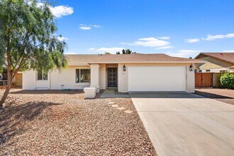 7331 W Windrose Dr in Peoria, AZ - Building Photo - Building Photo