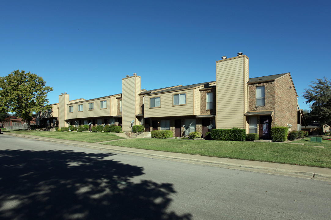 Parkwood Plaza Townhomes in Duncanville, TX - Building Photo