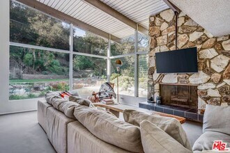 2436 Arbutus Dr in Los Angeles, CA - Building Photo - Building Photo