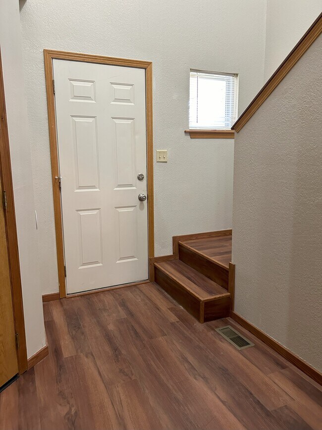 1042 Baxter St, Unit A in Neosho, MO - Building Photo - Building Photo