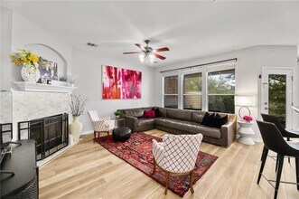 7901 Southwest Pkwy in Austin, TX - Building Photo - Building Photo