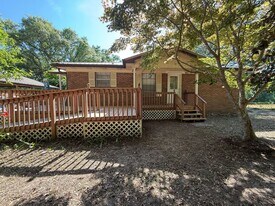 4801 Berryhill Rd in Milton, FL - Building Photo