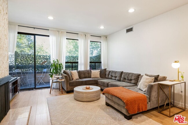 property at 1833 Fairburn Ave