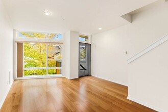 15130 NE 81st Way in Redmond, WA - Building Photo - Building Photo