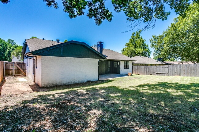 1521 E Main St in Moore, OK - Building Photo - Building Photo