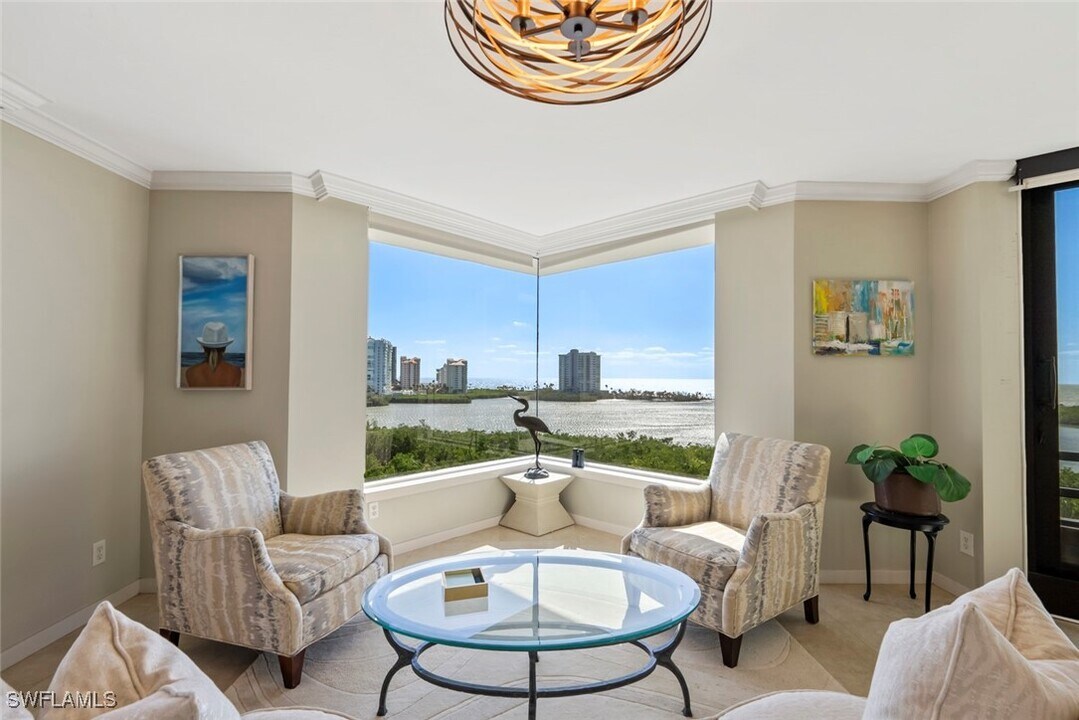 5555 Heron Point Dr in Naples, FL - Building Photo