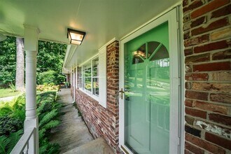 2038 S Akin Dr in Atlanta, GA - Building Photo - Building Photo