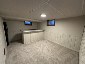 5817 Ashcroft Ave in Minneapolis, MN - Foto de edificio - Building Photo