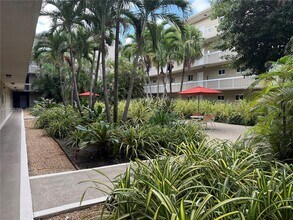 7720 Camino Real in Miami, FL - Building Photo - Building Photo