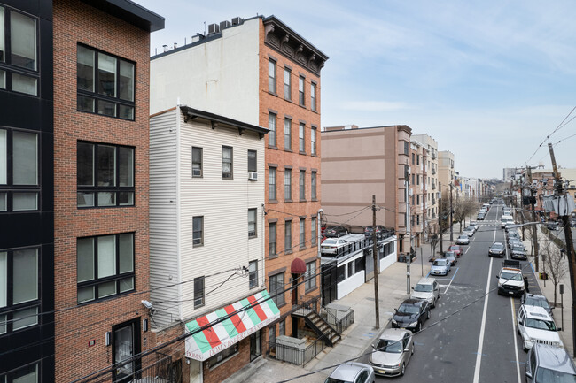 508 GRAND St in Hoboken, NJ - Building Photo - Building Photo