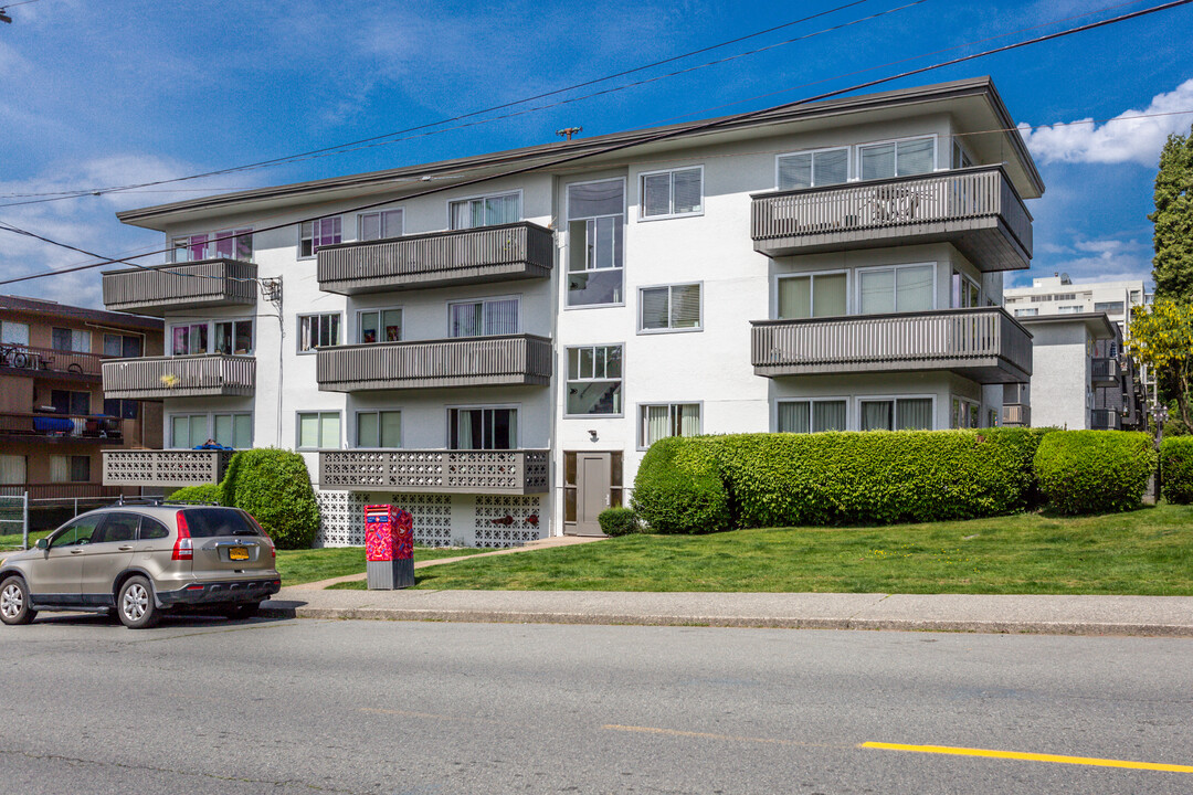 Libby Manor Apartments in New Westminster, BC - Building Photo