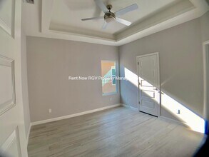 3805 Tinsley Ave, Unit 3 in Edinburg, TX - Foto de edificio - Building Photo