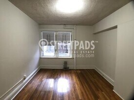 1810 Commonwealth Ave in Boston, MA - Building Photo