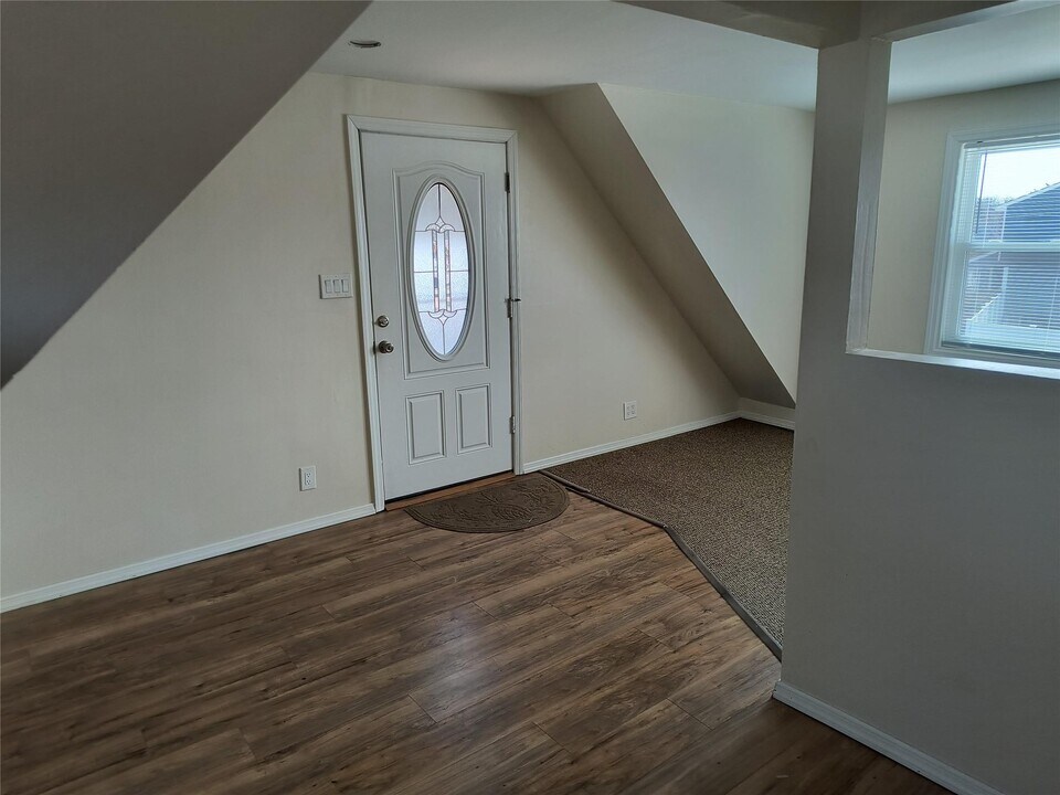 27 Arbor Ln in Centereach, NY - Building Photo