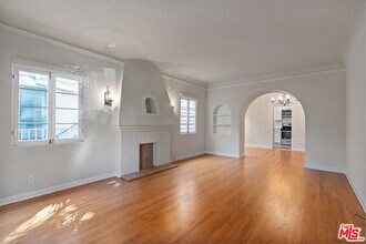 1142 S Clark Dr-Unit -1 in Los Angeles, CA - Building Photo - Building Photo