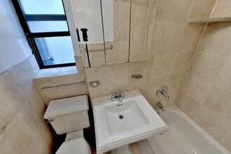 432 E 13th St in New York, NY - Foto de edificio - Building Photo