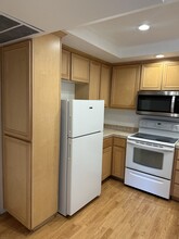 22100 Burbank Blvd, Unit 324C in Woodland Hills, CA - Building Photo - Building Photo